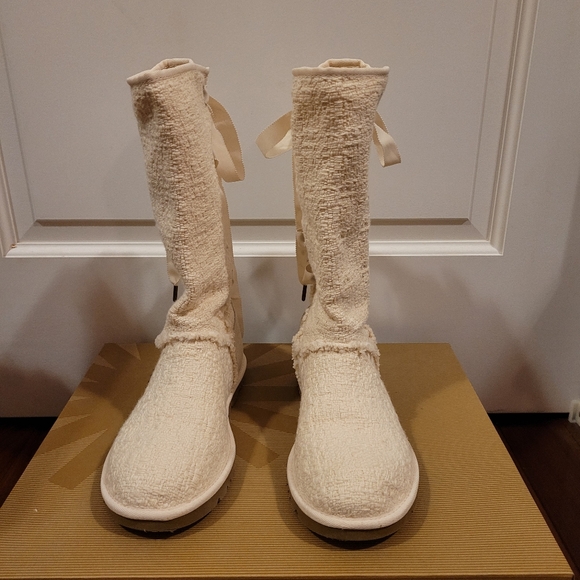 NWOT Ugg Australia Heirloom knit cream lace up boots, Size 7 - Picture 3 of 6